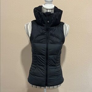 Lululemon Women's Black/Grey Down Vest. Very good condition. No tag. Fits like 4